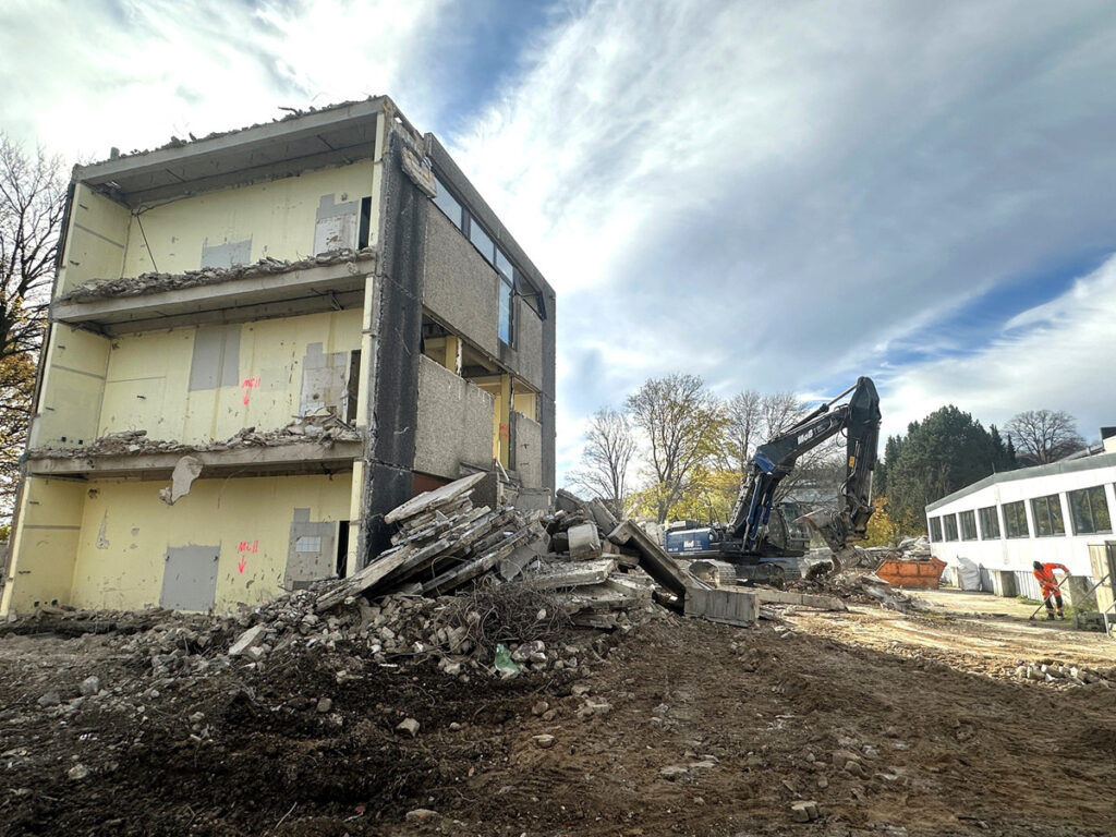 Grundschule-Ost: Abriss geht schneller voran als geplant