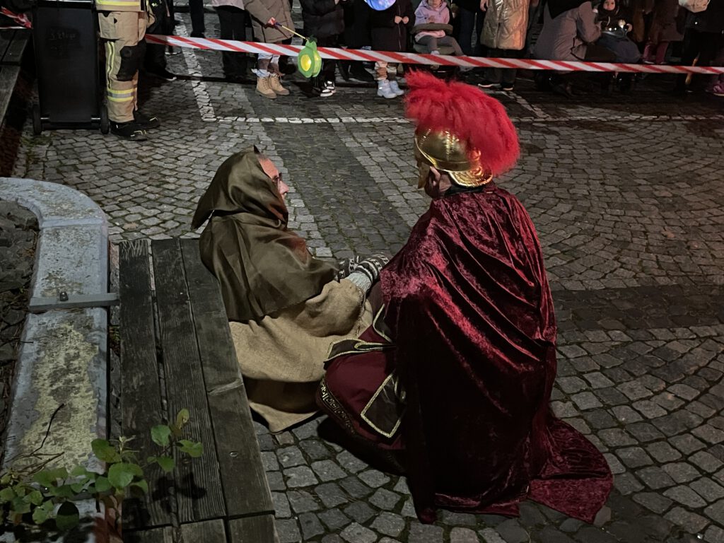 Stimmungsvolles Lichtermeer beim Martinszug