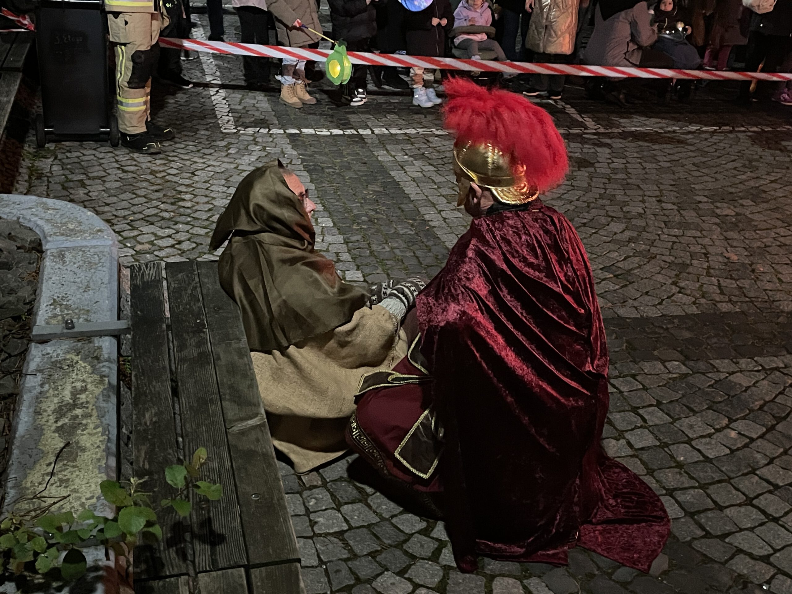 Stimmungsvolles Lichtermeer beim Martinszug