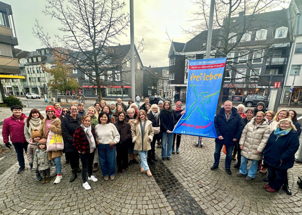 „Weg aus der Gewalt“ – starkes Zeichen zum Tag gegen Gewalt an Frauen