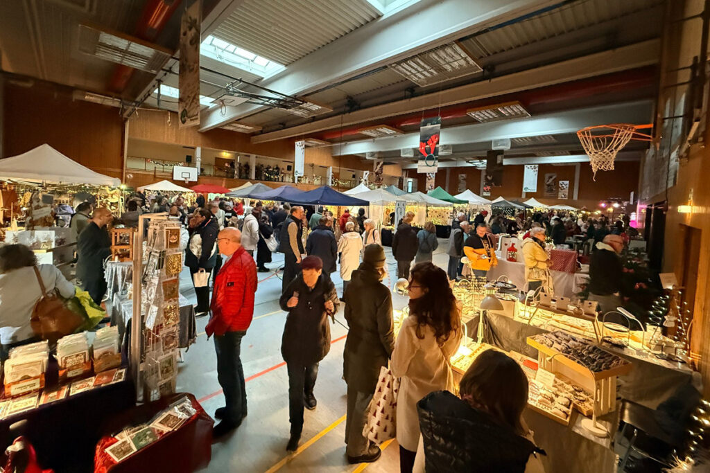 Von „B“ wie Blasorchester über „G“ für Grunewalder zu „V“ wie Vereine im Dorf – ALLE feiern den Indoor-Weihnachtsmarkt