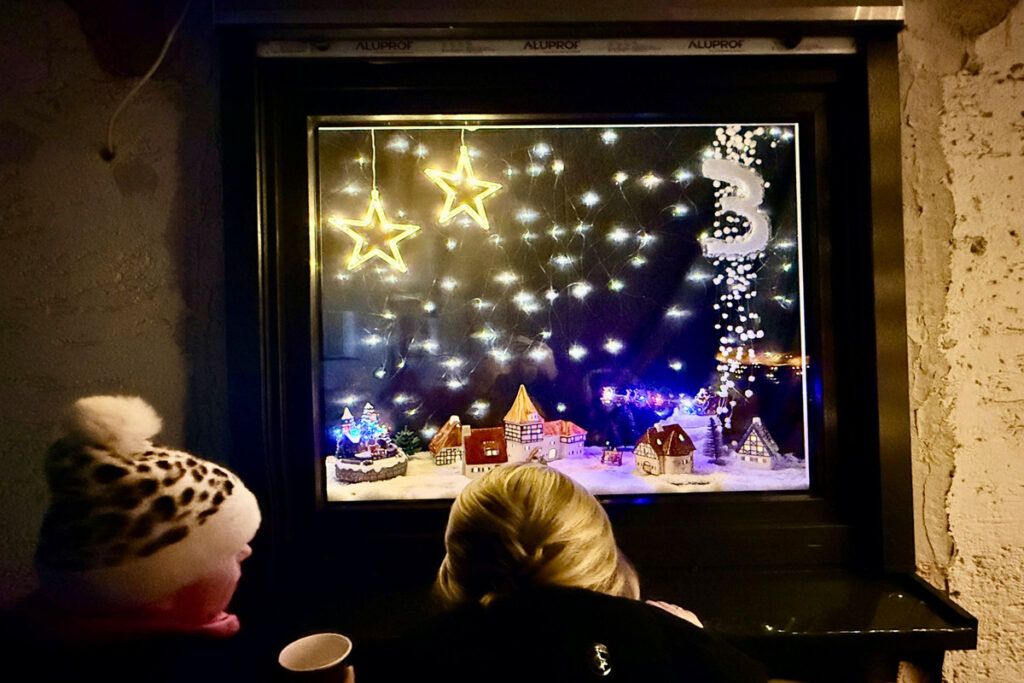 Adventsfenster Nr. 3 – in der Mittelstraße