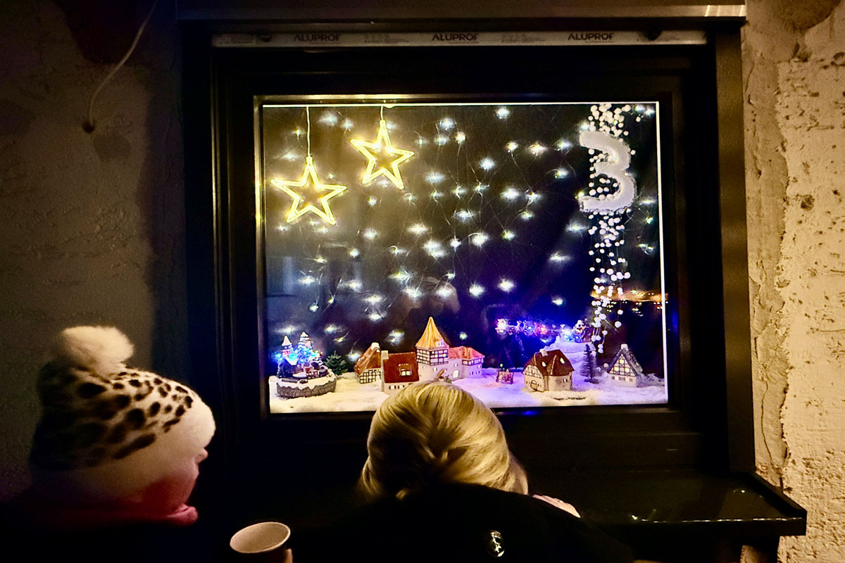 Adventsfenster Nr. 3 – in der Mittelstraße