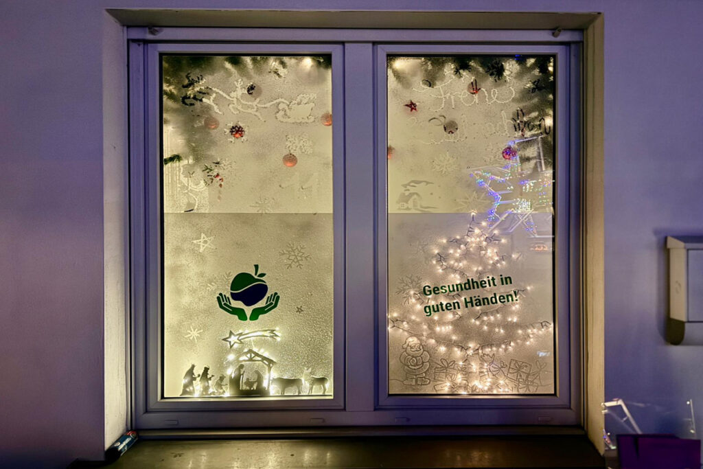 Adventsfenster 11 – Pflegedienst Weißapfel