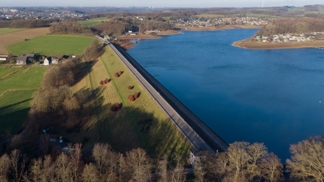 Bever-Talsperre, Absperrdamm