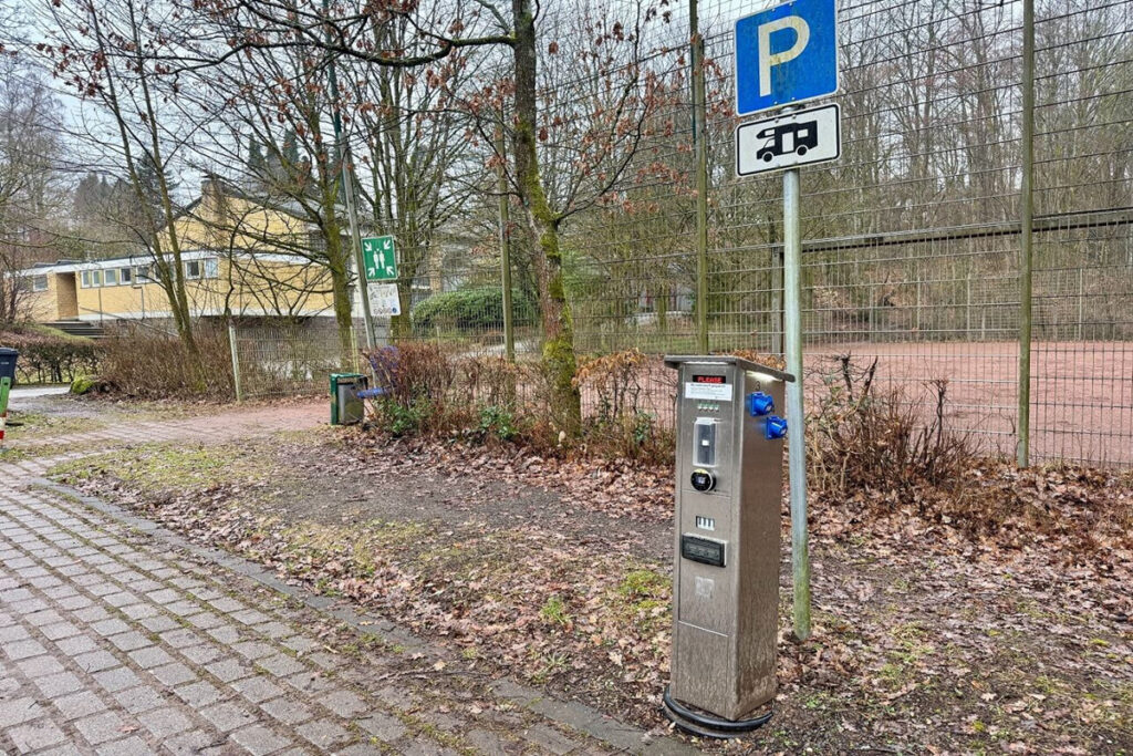 Wieder Strom für Wohnmobilisten in Dhünn