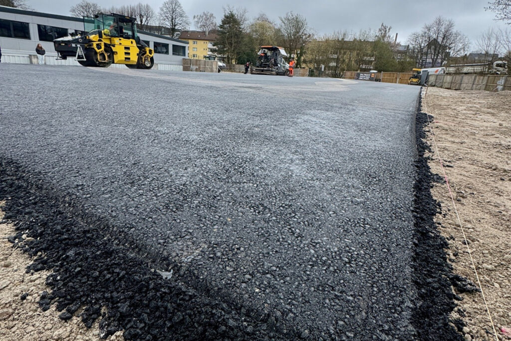 Schwarzer Asphalt