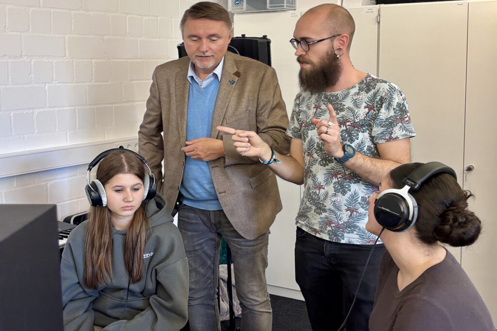 Drei Digital Making Places eröffnet: Schülerinnen und Schüler erproben neue Technologien, Lehrkräfte können innovative Unterrichtsansätze entwickeln