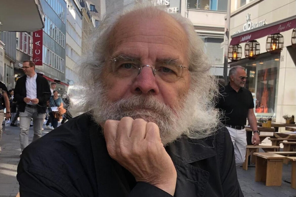 Jahrestag. Er fehlt uns.