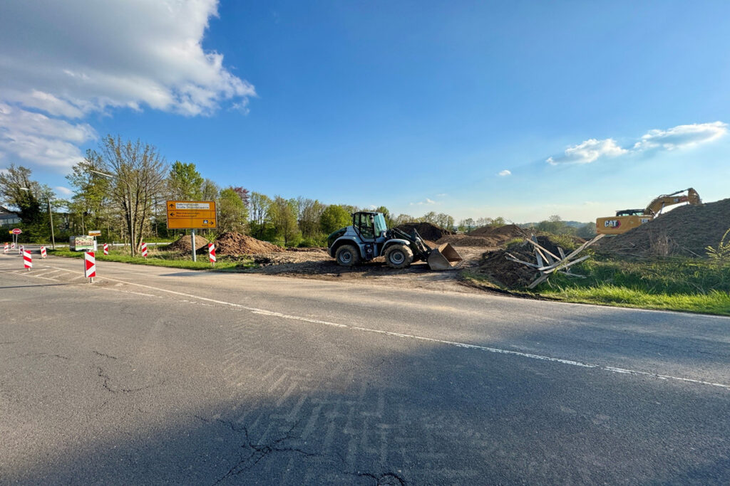 Erdarbeiten läuten Bauphase für EDEKA-Markt in Dabringhausen ein