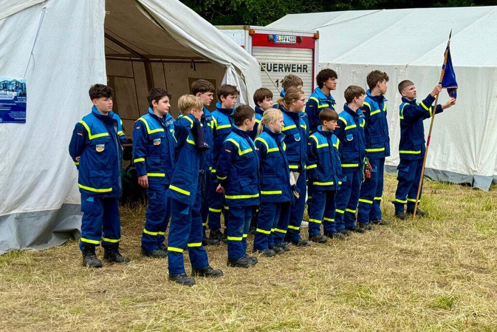 Die Zukunft der Retter schlägt ihre Zelte auf – THW-Jugend und Jugendfeuerwehr Wermelskirchen